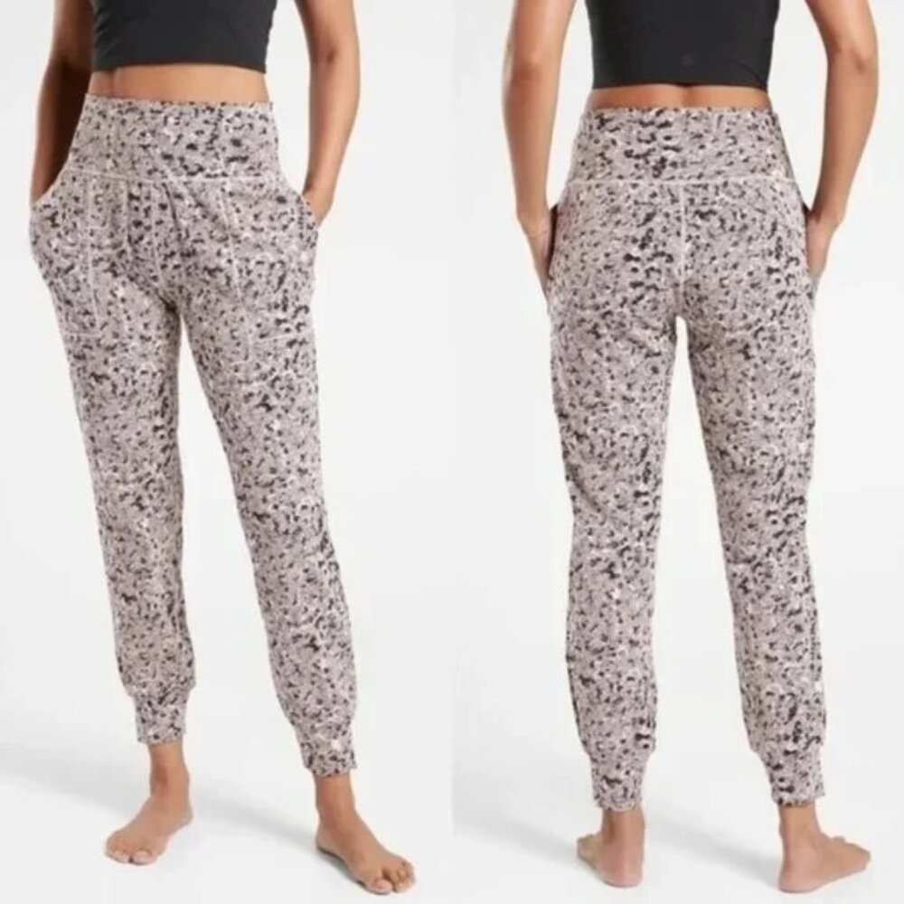 Athleta Salutation Textured High-Rise Jogger – Women’s Large